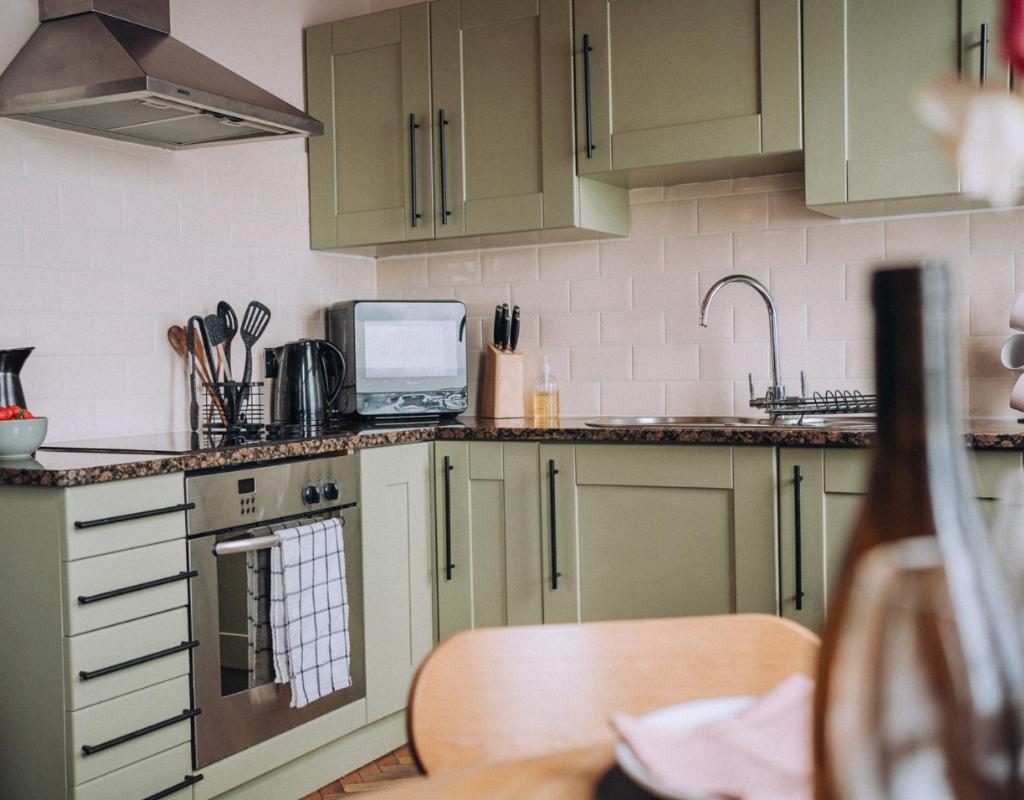 Pebble View - Cosy With Sea-views